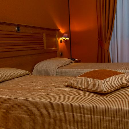 Hotel Futura Centro Congressi Наполи Екстериор снимка