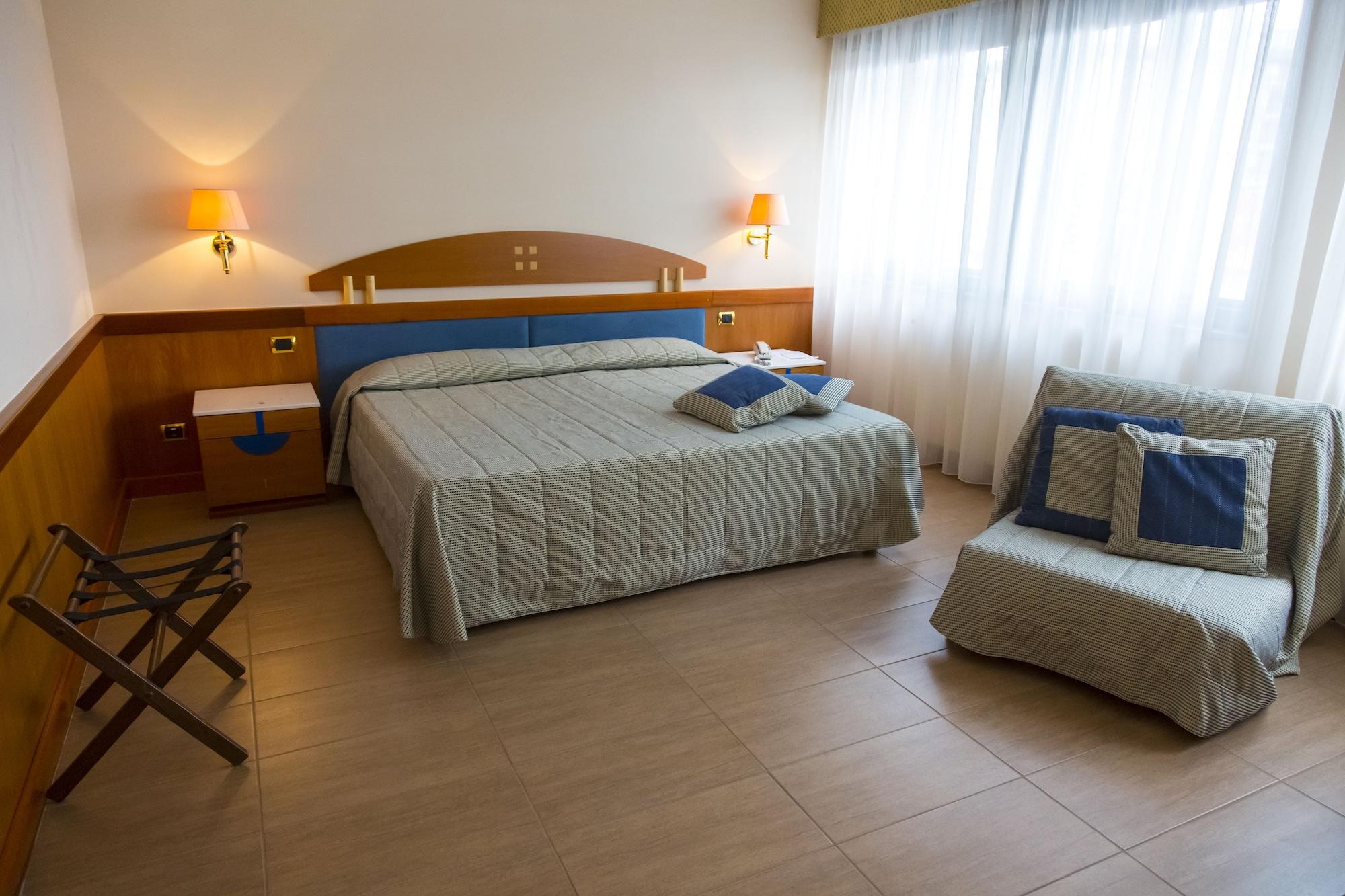 Hotel Futura Centro Congressi Наполи Екстериор снимка
