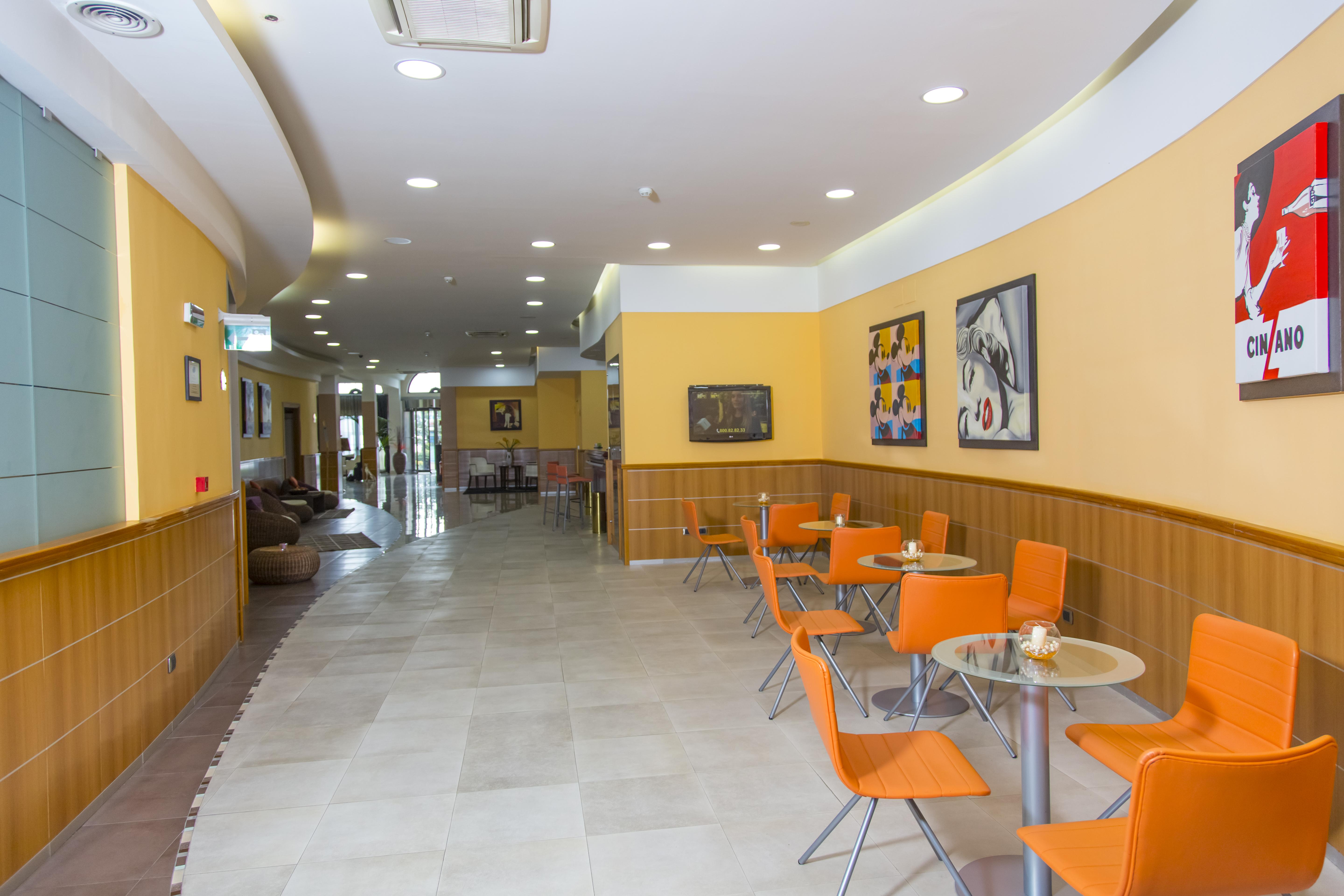 Hotel Futura Centro Congressi Наполи Екстериор снимка