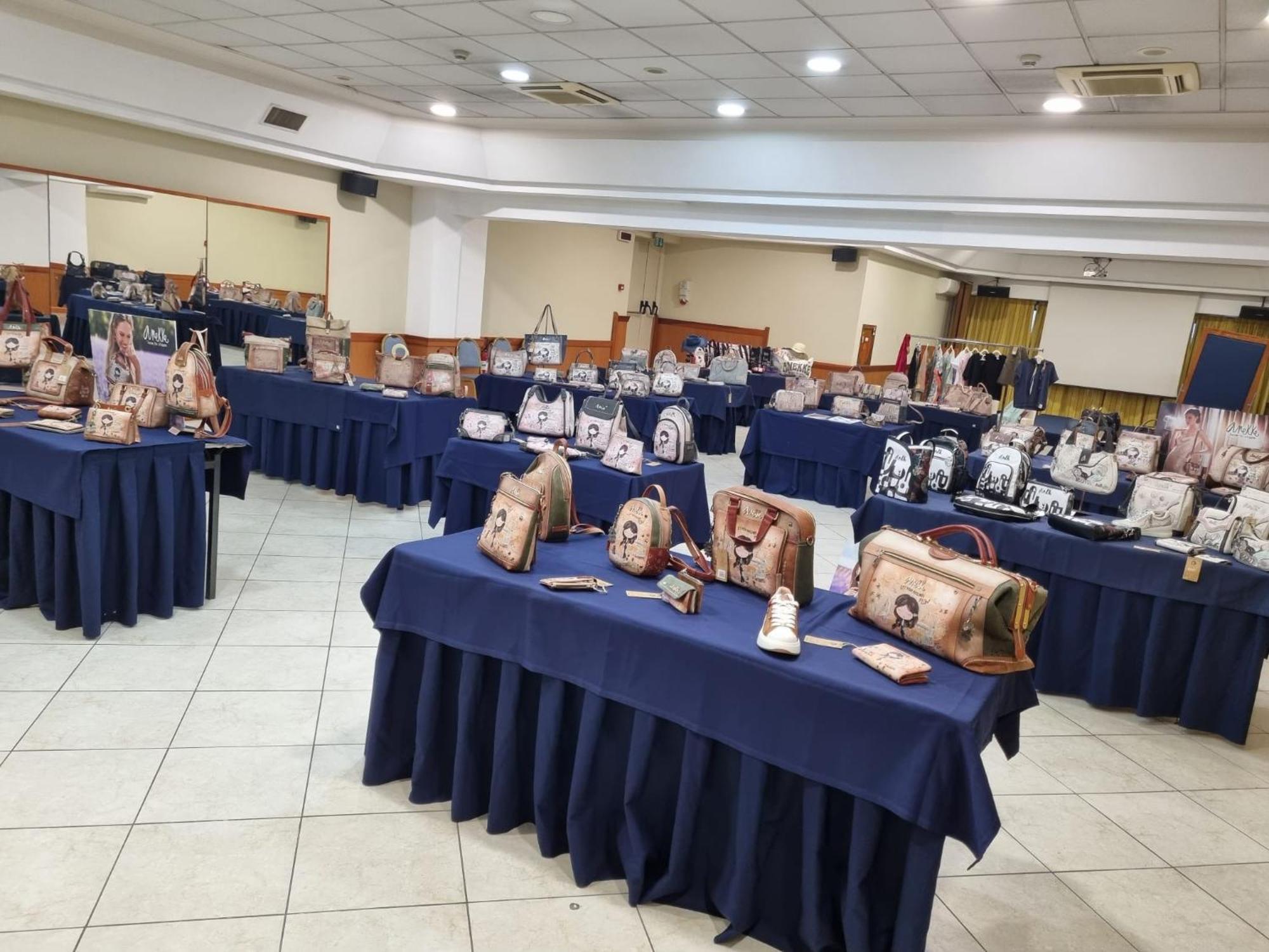 Hotel Futura Centro Congressi Наполи Екстериор снимка
